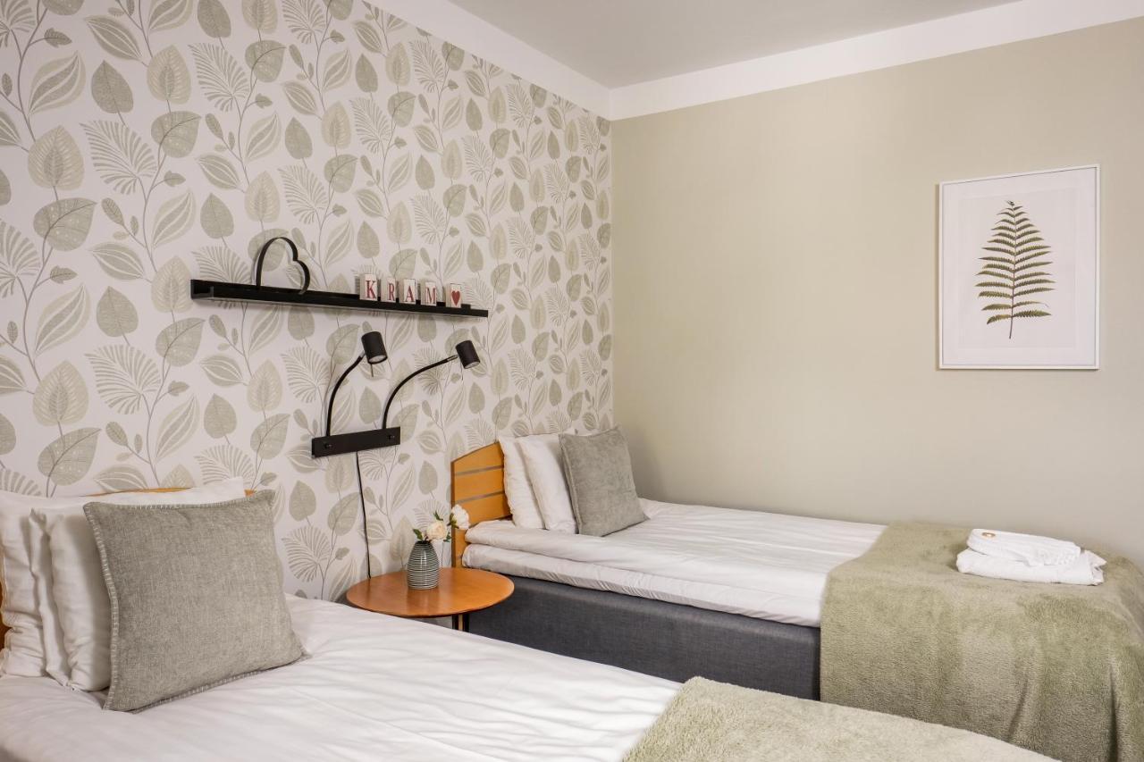 Hotel Vaennaes Vannas Экстерьер фото